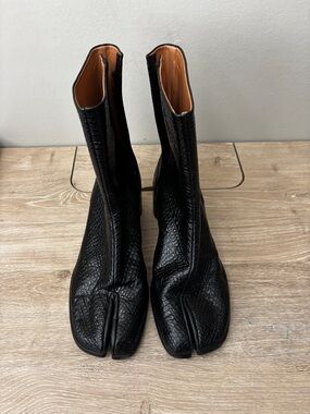 sz39 Margiela Tabi Black Textured heeled boot